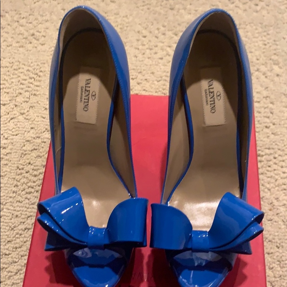 Valentino Blue patent leather pumps size 38.5